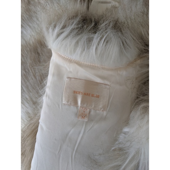 Skies Are Blue Buster Faux Fur Vest - Picture 5 of 7